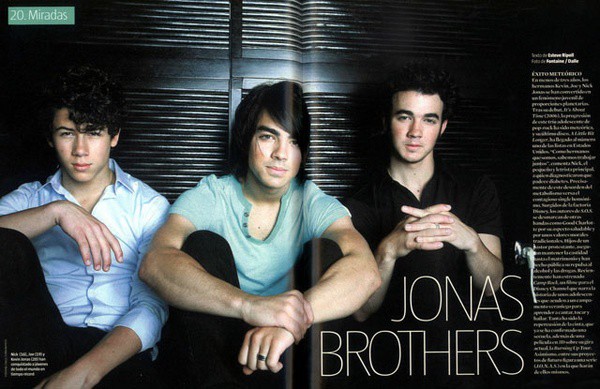JONAS BROTHERS